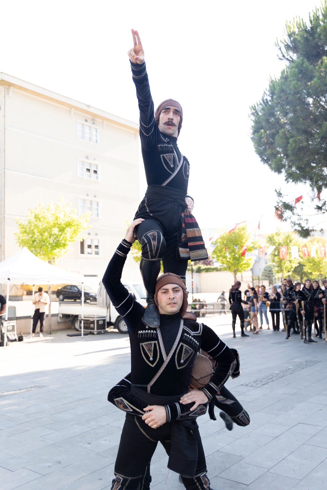 Halk dansları rüzgârı Bursa'nın dört bir yanını sardı