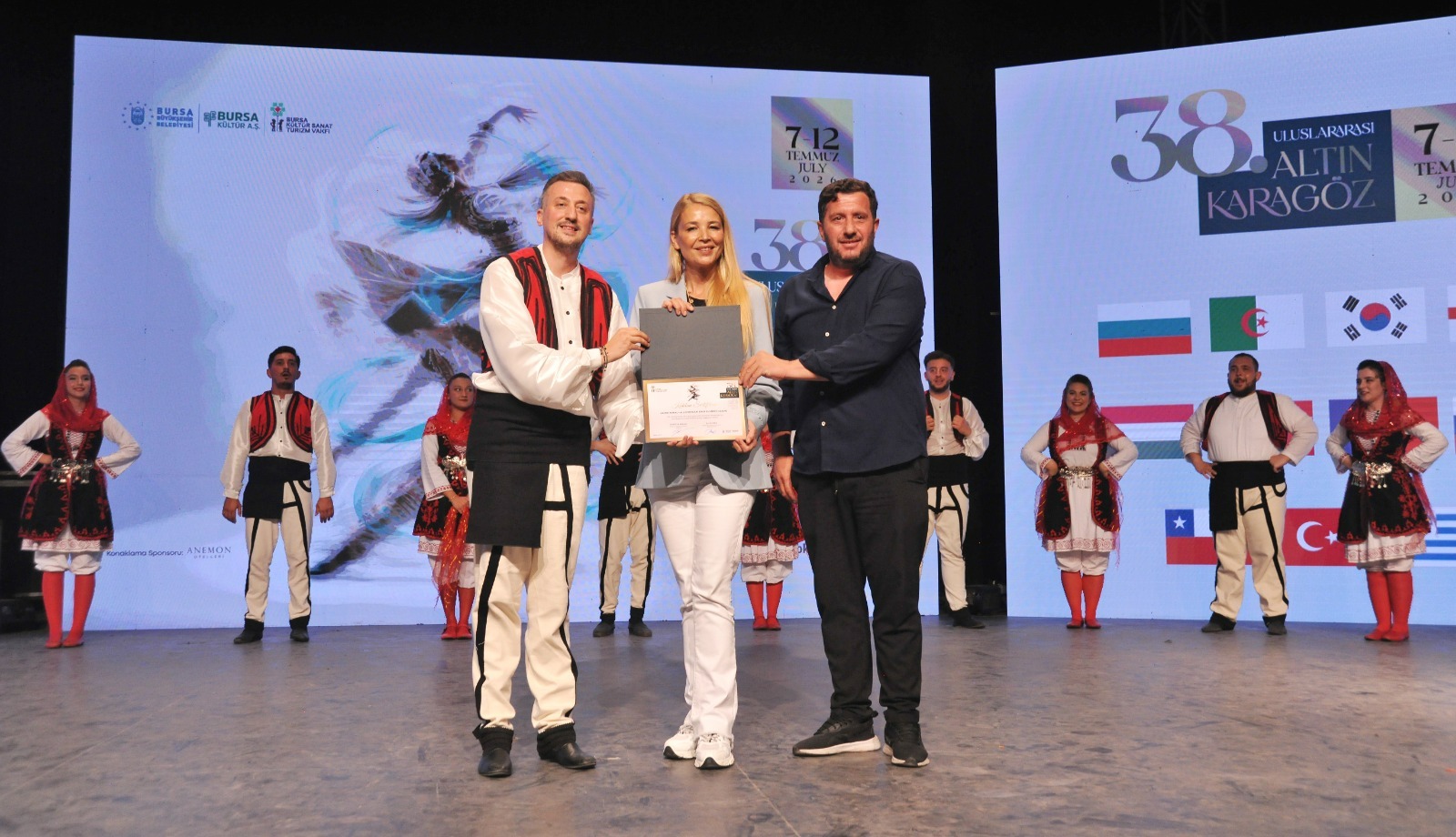 Altın Karagöz'de kültürlerin buluşması sürüyor