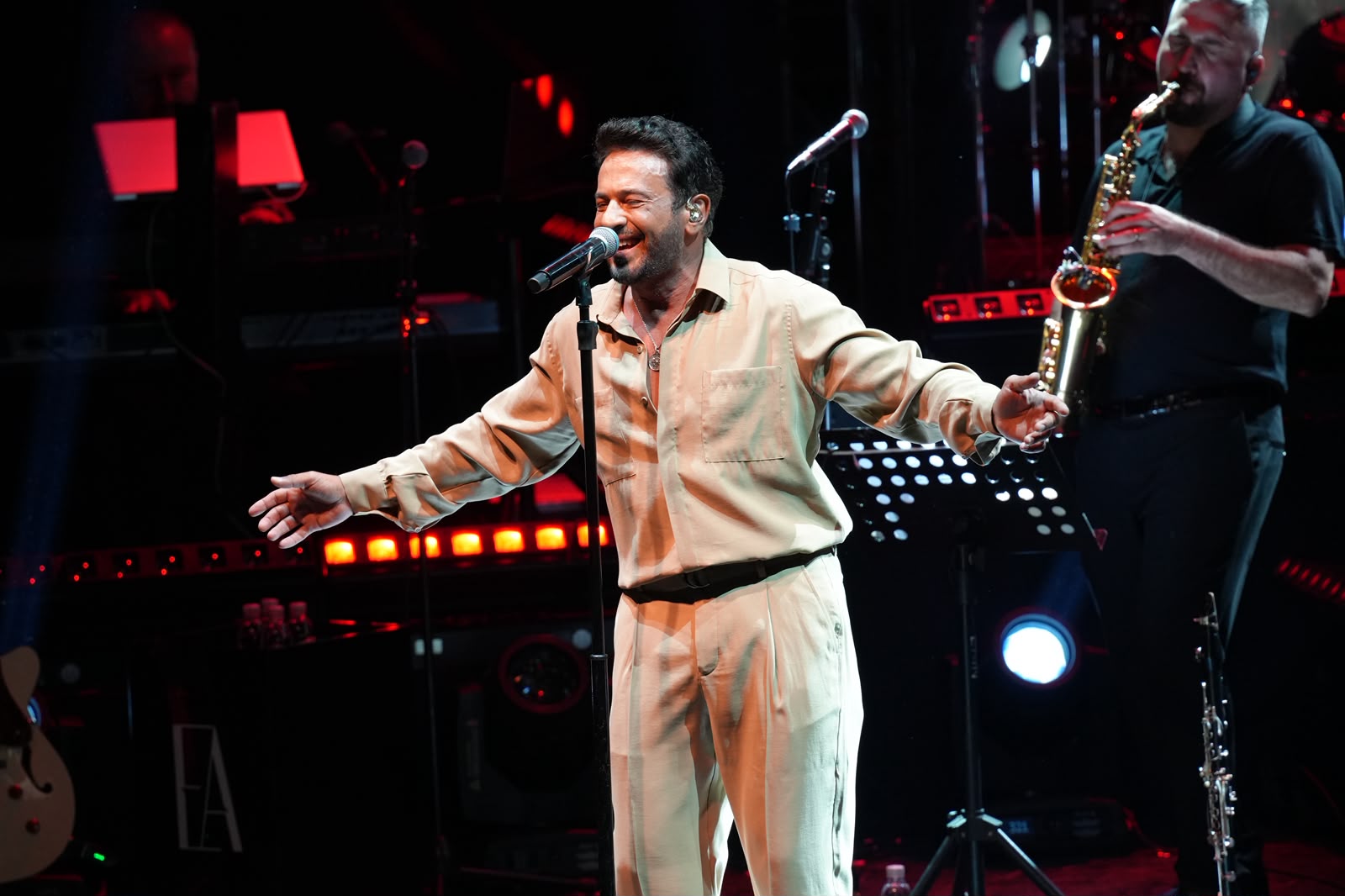 Emre Altuğ'dan müzik dolu gece