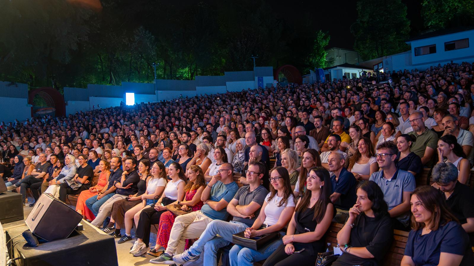 Açıkhava'da 'Cimri'ye alkış yağmuru
