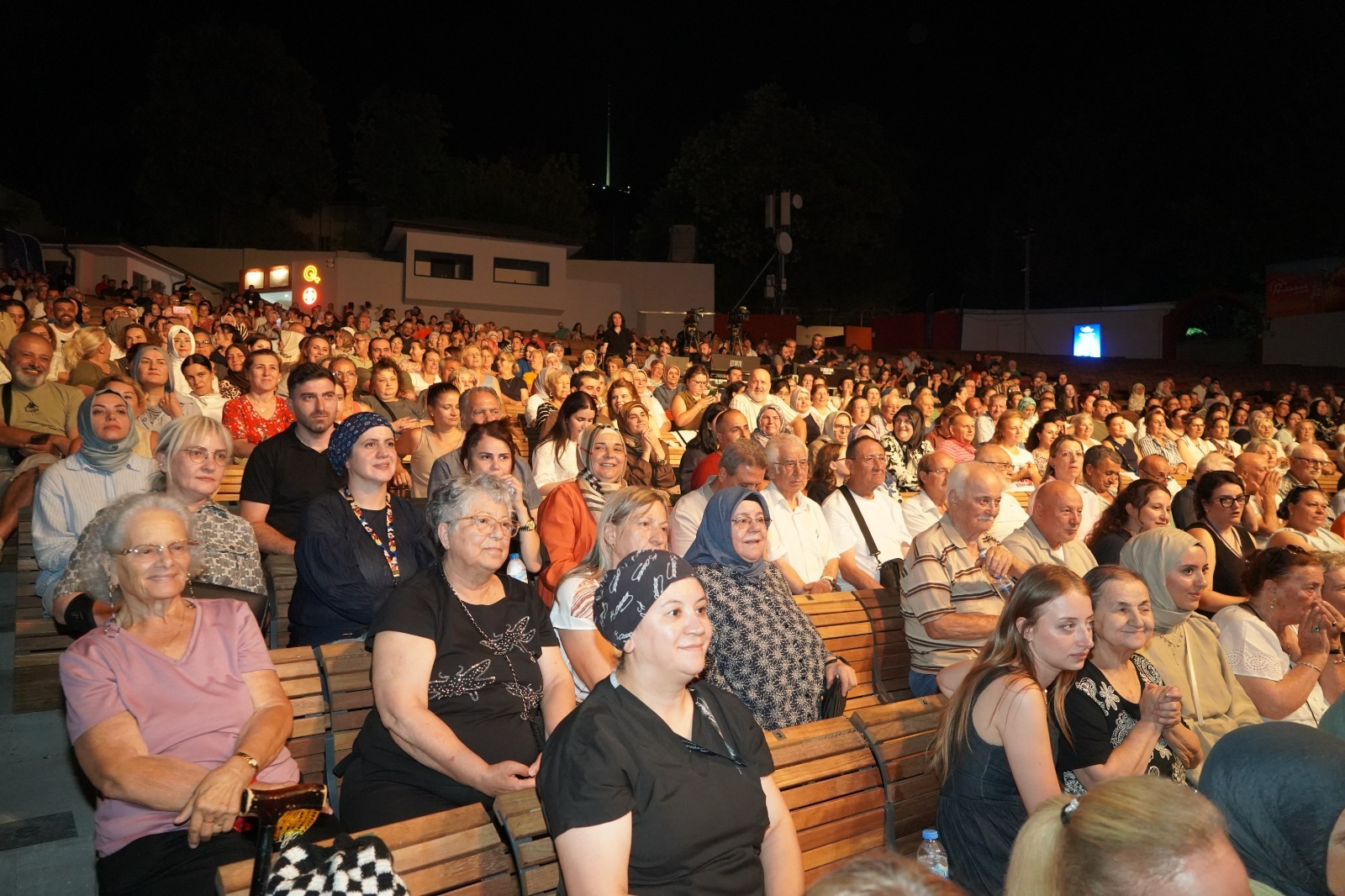 Aslı Hünel’den Açıkhava’da müzik ziyafeti