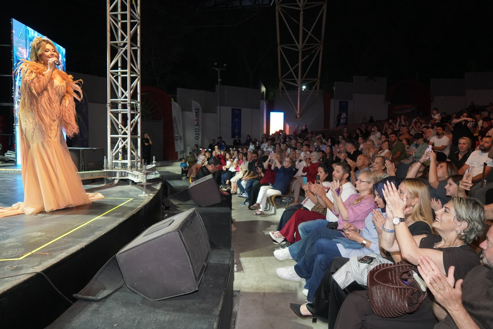 Aslı Hünel’den Açıkhava’da müzik ziyafeti