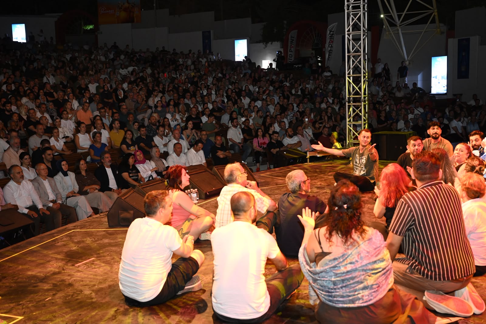 Mustafa Keser’den müzik ve kahkaha dolu gece