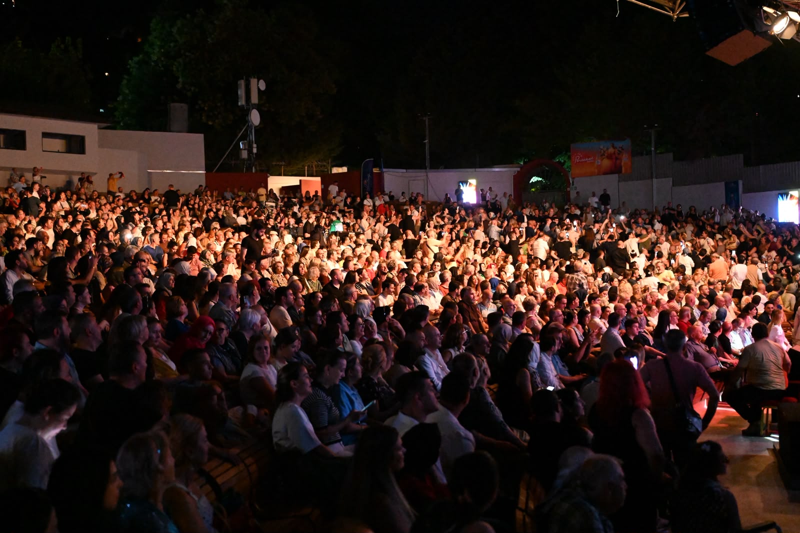 Mustafa Keser’den müzik ve kahkaha dolu gece