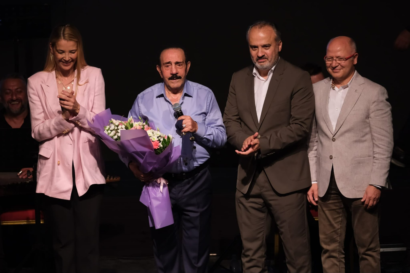 Mustafa Keser’den müzik ve kahkaha dolu gece
