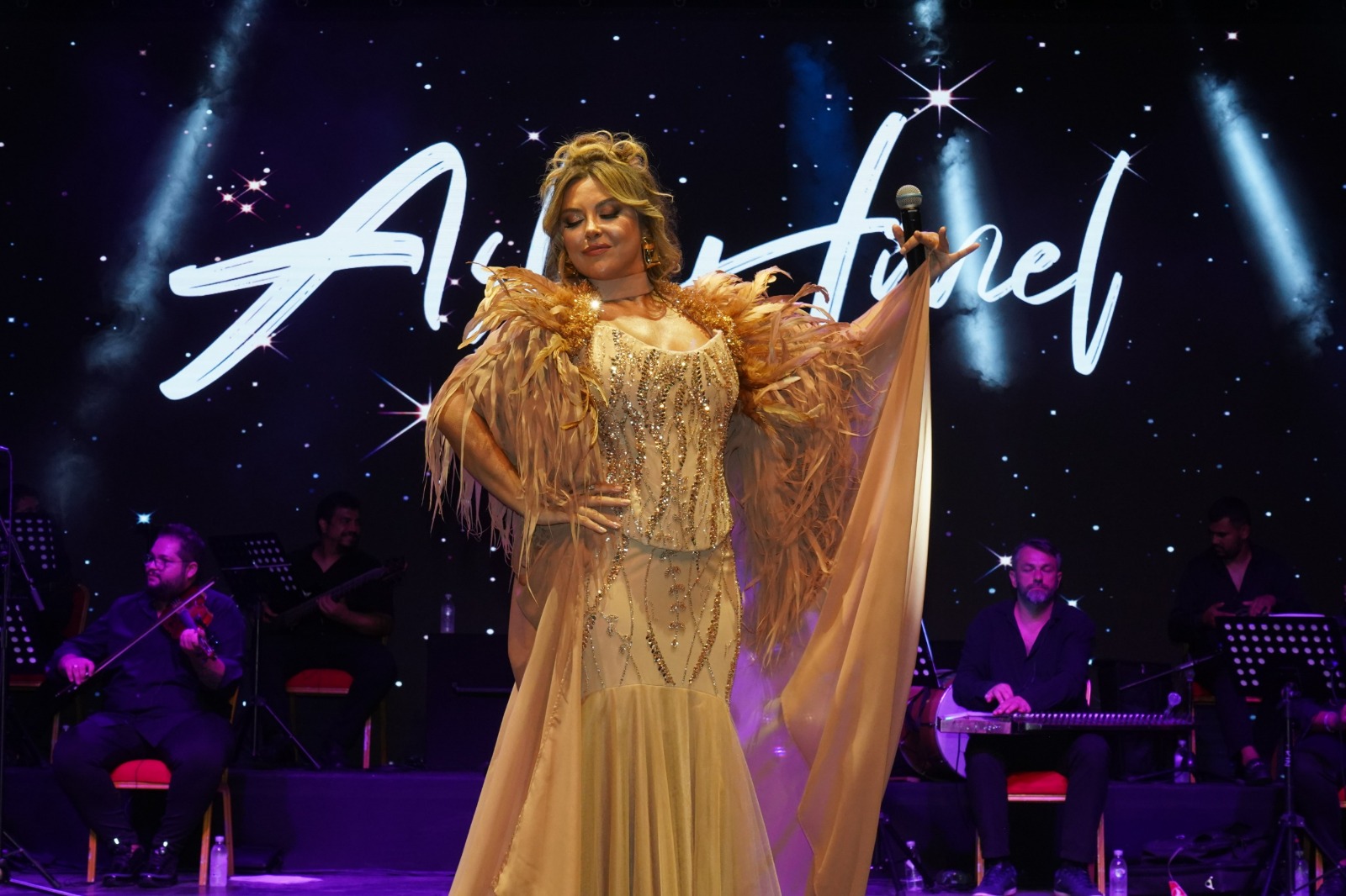 Aslı Hünel’den Açıkhava’da müzik ziyafeti