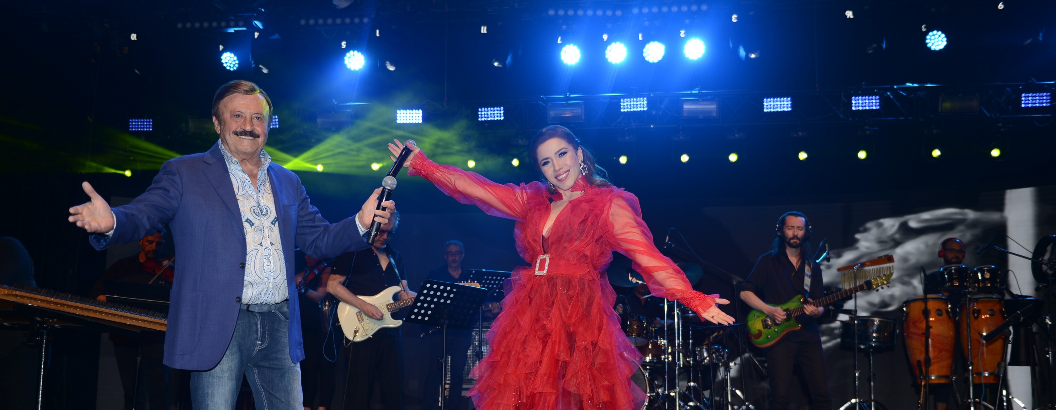 Festivalde ustalar geçidi