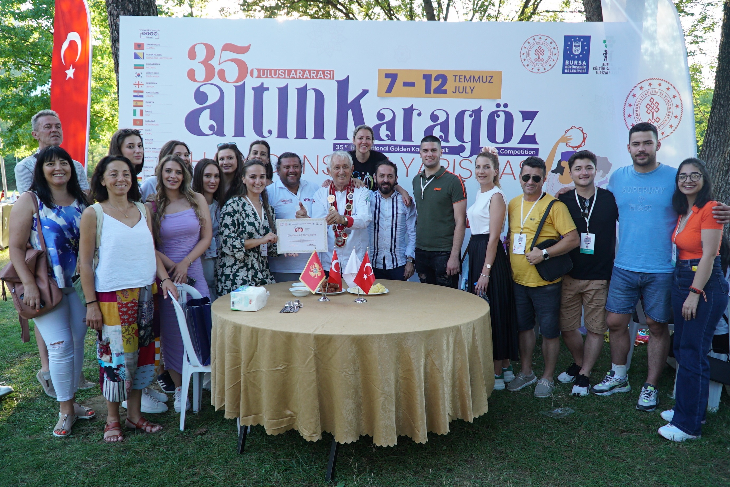 Dansçılar sahnede değil mutfakta ter döktü