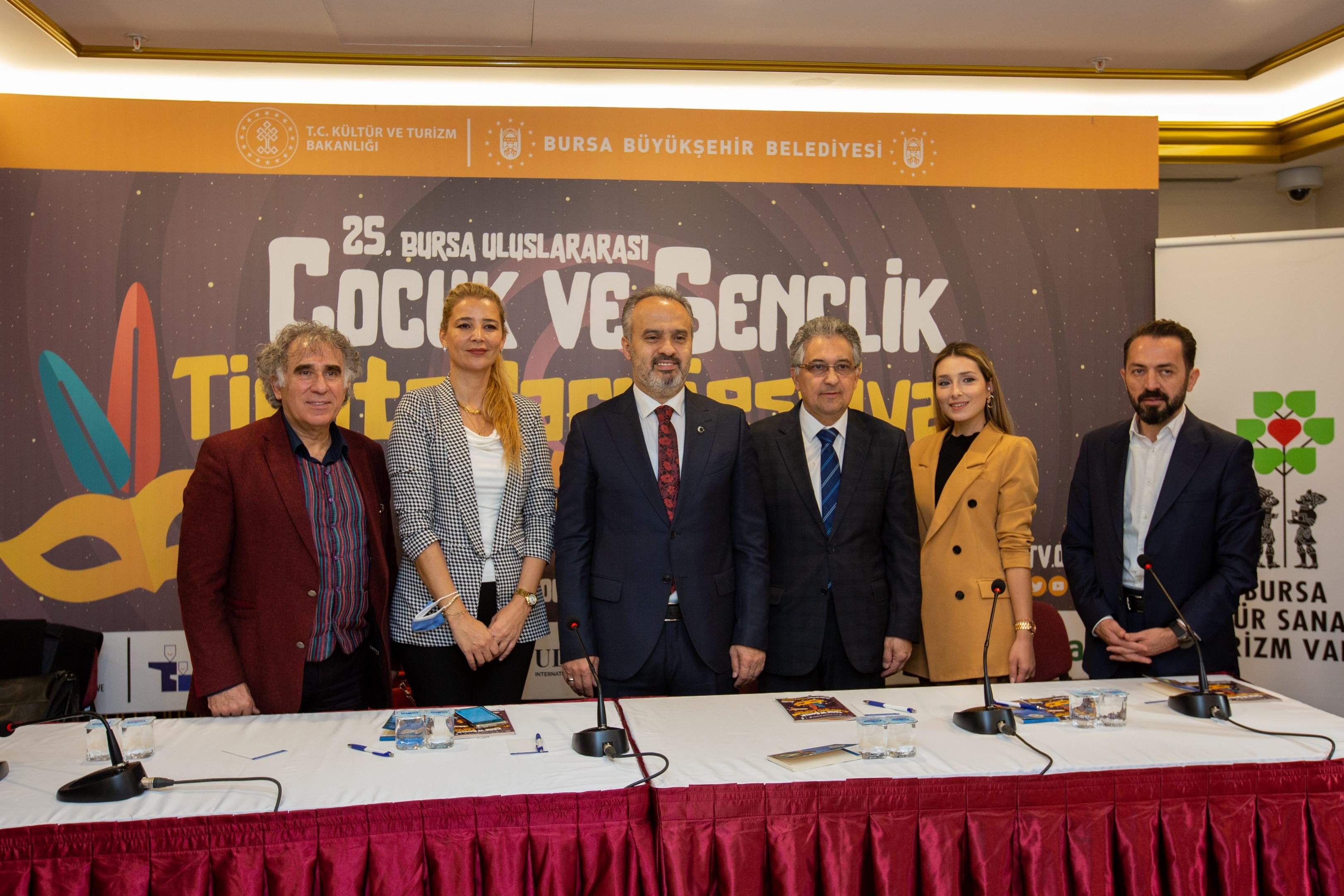Perde çocuklar ve gençler için açılıyor